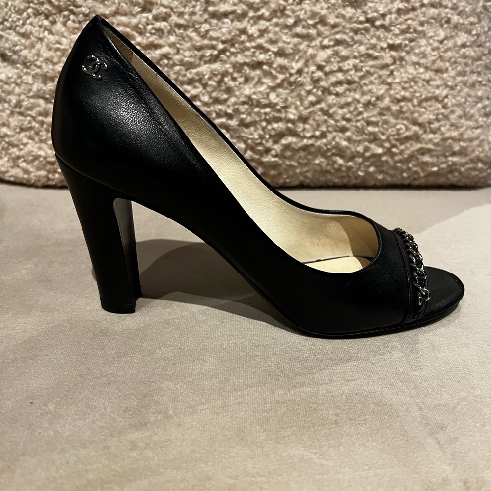 Chanel Interlocking CC logo pumps- authentic